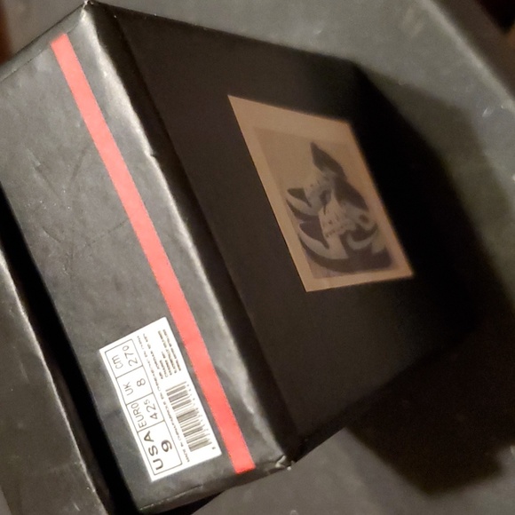 Custom Nike Shoe Keychains set of 2 shoes. (1 pair.) ❤️🖤 - Picture 14 of 16